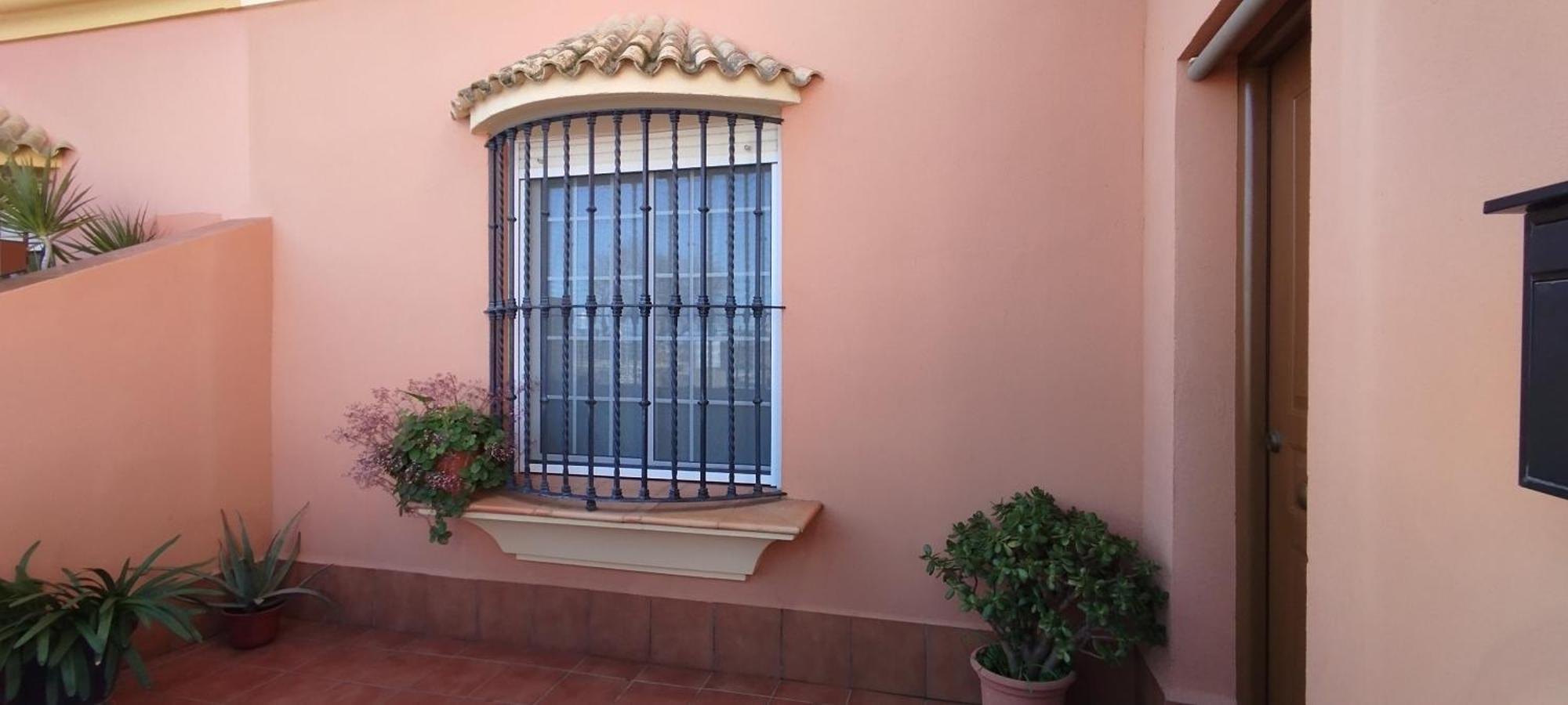 Villa Gloria Fuertes Sevilla Exterior foto